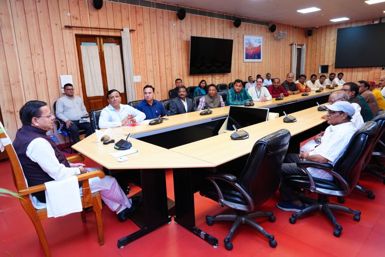 देवभूमि और छत्तीसगढ़ के बीच बढ़ा वैचारिक सेतु:मुख्यमंत्री श्री धामी से मिले छत्तीसगढ़ के मीडिया प्रतिनिधि*