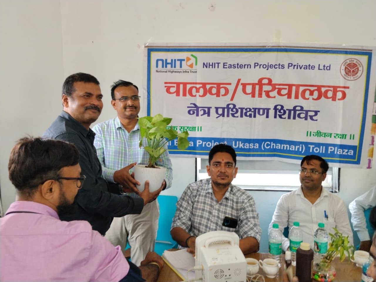 वाहन चालकों के नेत्र, ब्लड प्रेशर व शुगर की हुई जांच, यातायात नियमों के पालन का दिलाया गया संकल्प*