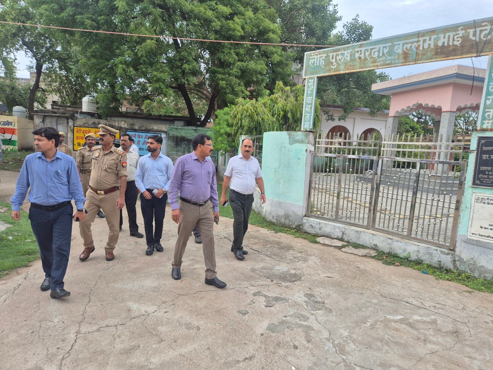 विकास खण्ड कोंच का जिलाधिकारी ने किया निरीक्षण, जनसुविधाओं को बेहतर बनाने के दिए निर्देश*