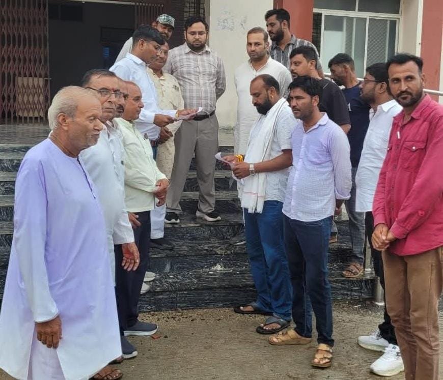 ब्लॉक कांग्रेस कमेटी ने ज्ञापन नायब तहसीलदार को सौंपा महामहिम राष्टपति के नाम का दिया