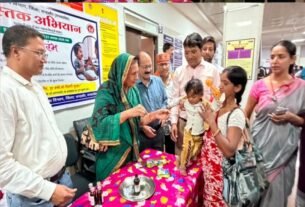 जिला चिकित्सालय मंदसौर में दस्तक अभियान तथा बच्चों को विटामिन ‘ए’ का घोल पिलाकर की शुरुआत