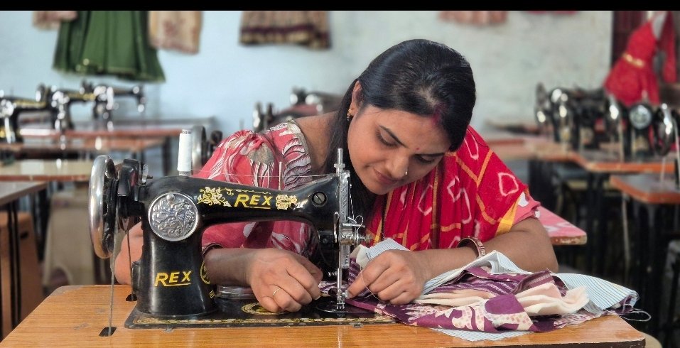 सिलाई प्रशिक्षण के बाद घर से शुरू किया स्वरोजगार, शुरूआती माह से ही 5 से 6 हजार रुपए की हो रही आय*