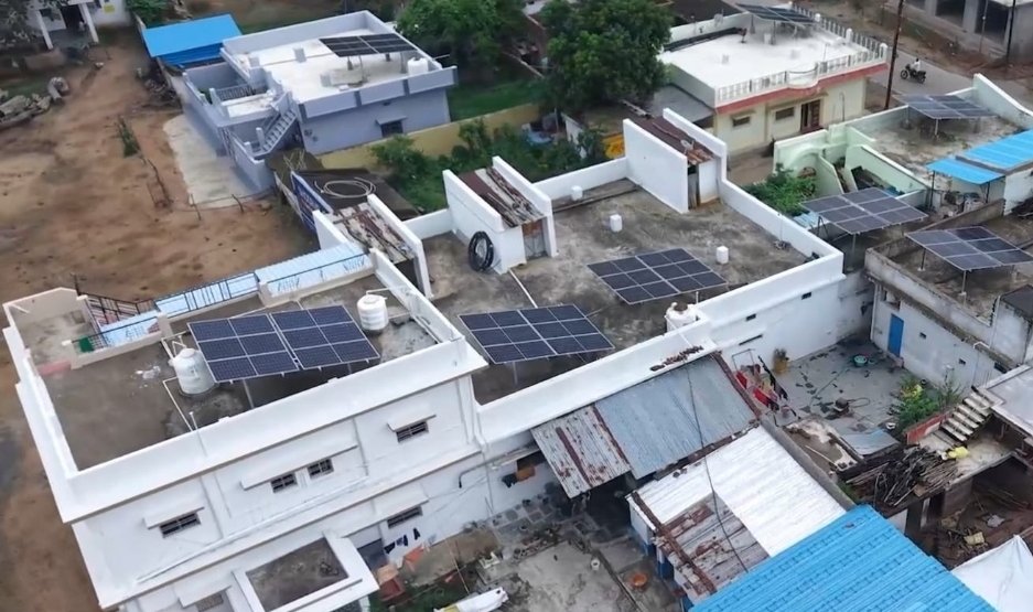 प्रधानमंत्री सूर्य घर मुफ्त बिजली योजना से बदल रही गांवों की तस्वीर*