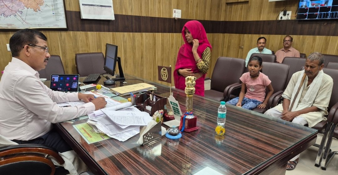 जनसुनवाई में जिलाधिकारी ने सुनीं फरियादियों की समस्याएं, त्वरित एवं गुणवत्तापूर्ण निस्तारण के दिए निर्देश*
