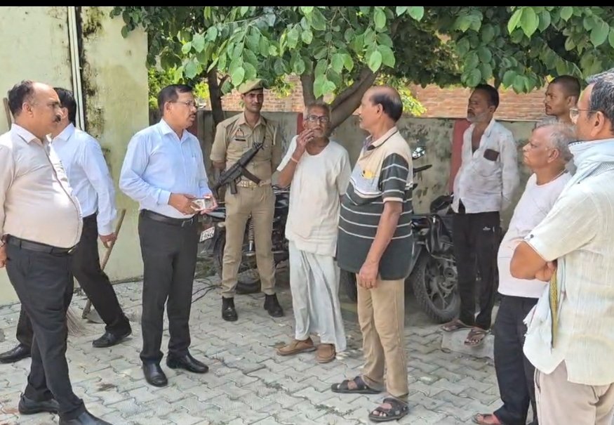*ग्राम पहाड़पुरा पहुंचे जिलाधिकारी, ग्रामीणों की समस्याएं सुन विकास कार्यों को दी नई गति*