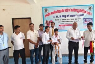 जनपदीय माध्यमिक विद्यालयीय कराटे एवं कलारिपयट्टु प्रतियोगिता में खिलाड़ियों ने दिखाया दमखम*