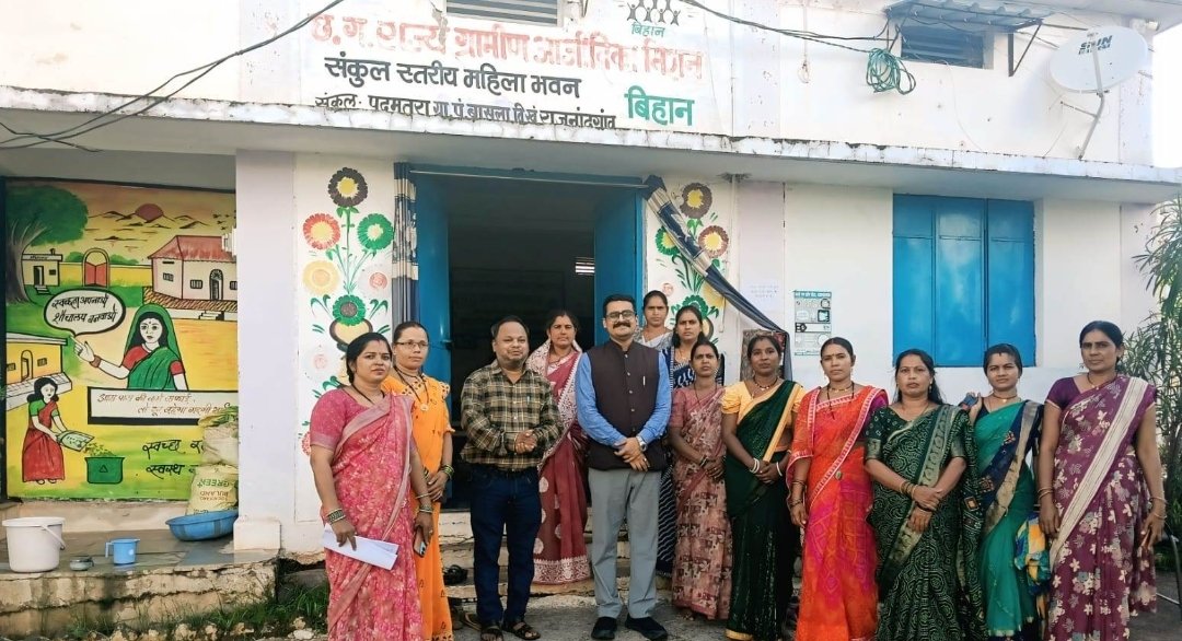 सीईओ जिला पंचायत ने ग्राम पदुमतरा में मॉडल संकुल संगठन एवं सीएमटीसी का किया अवलोकन*